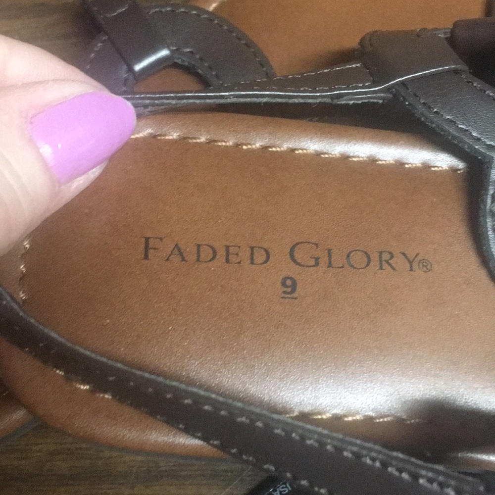 Sandals - Picture 3 of 4
